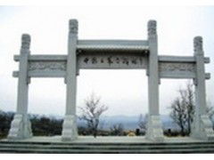 供应园林古建工程,三门石牌坊,牌坊柱麒麟狮雕刻,古建牌坊